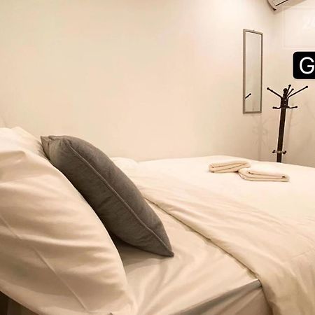 24 Kimberley Hotel George Town Room photo